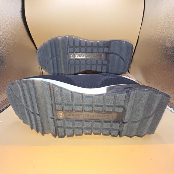 Calvin Klein Women's Magalee sneaker, Black & White Size: 8M - Picture 6 of 9